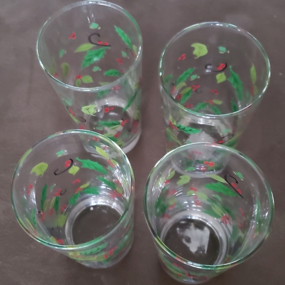 Vintage Christmas Drinking Glasses Hand Painted with Green and Red Holly - Picture 6 of 7